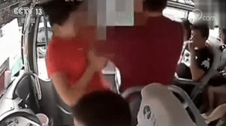 湖北：乘客腳踢操作臺(tái)，刑拘5日